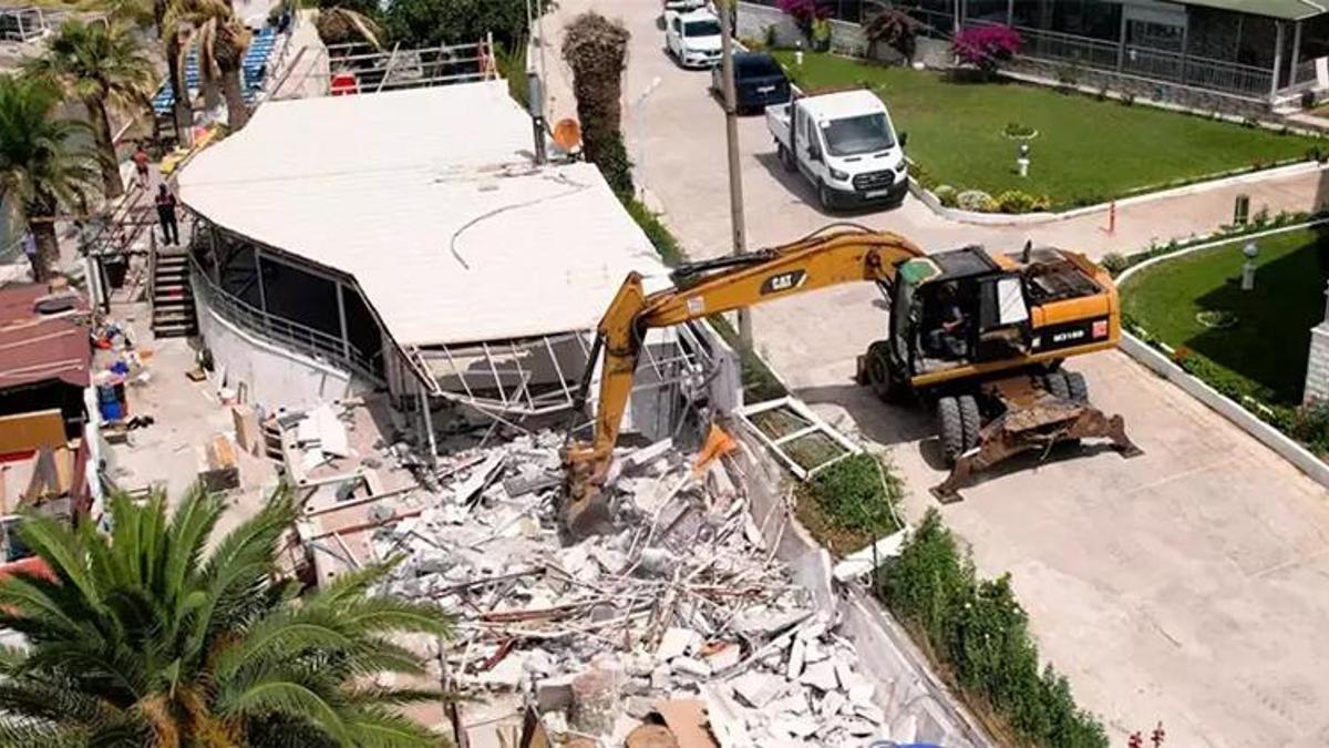 Bakanlık harekete geçti! Ayvalık'ta yıkım başladı