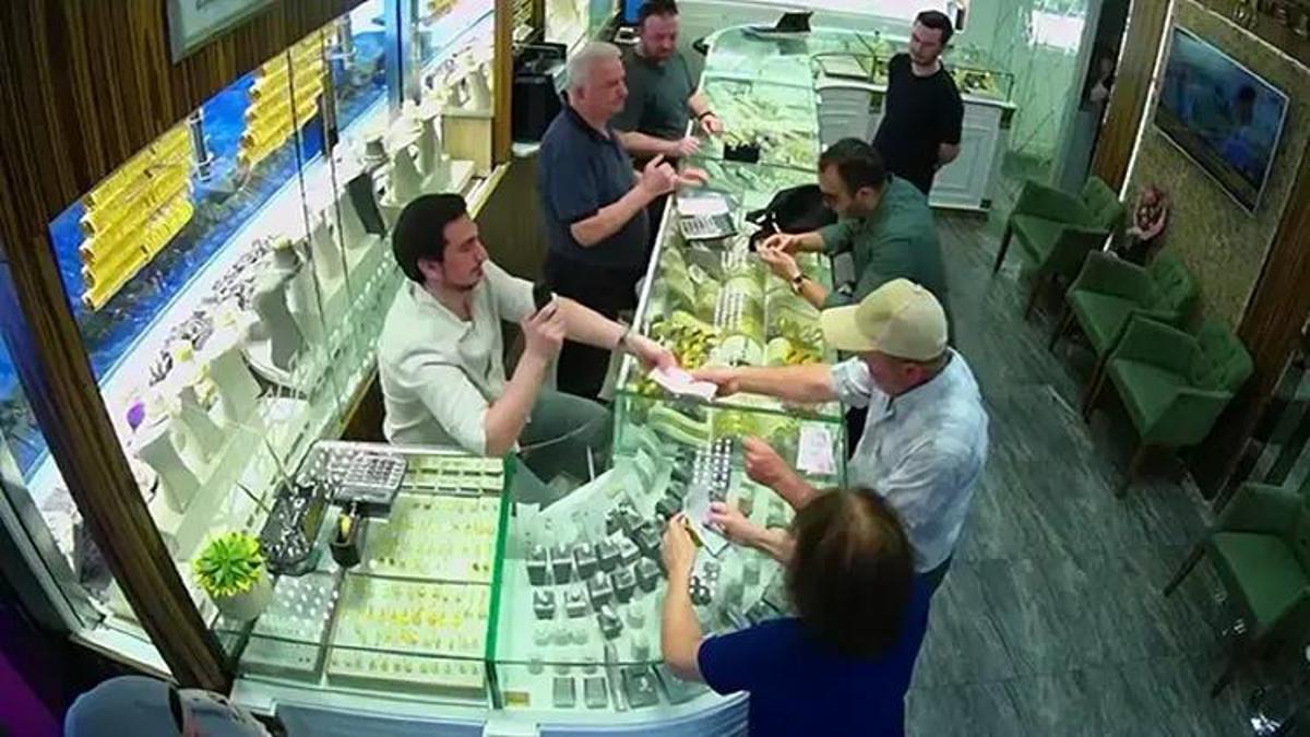 Kuyumcudan çaldığı 1 kilo altınla kaçarken yakalandı