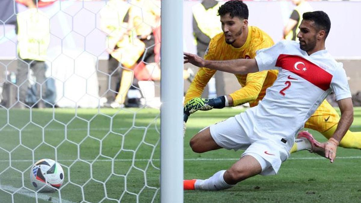 Portekiz maçında inanılmaz hata! Samet Akaydin ve Altay Bayındır anlaşamadı top ağlara gitti