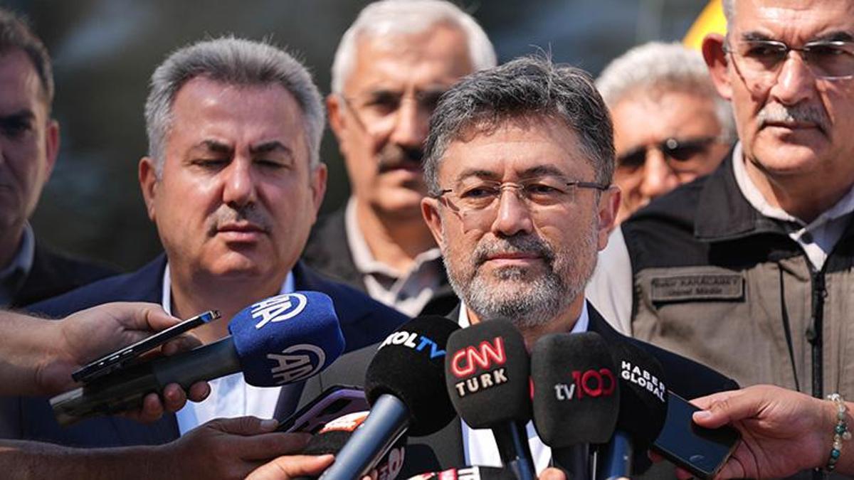 Bakan Yumaklı: İzmir'deki yangınlar kontrol altına alındı