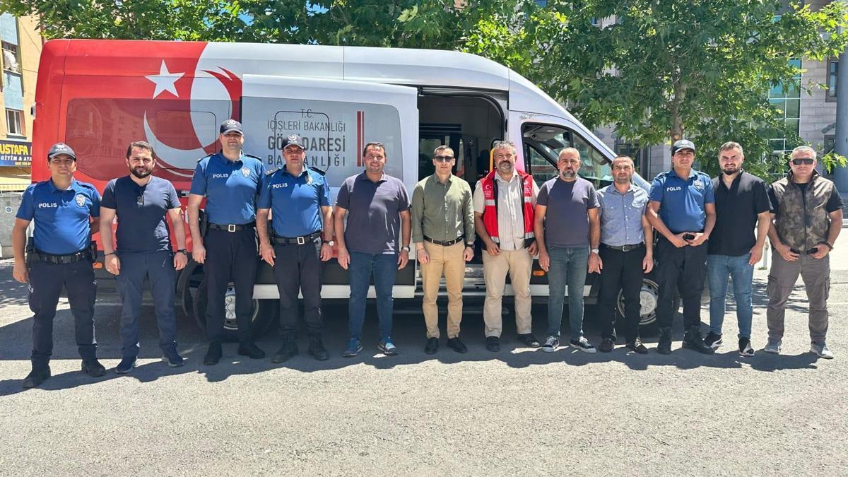 Çamardı'da mobil göç noktası hizmet vermeye başladı