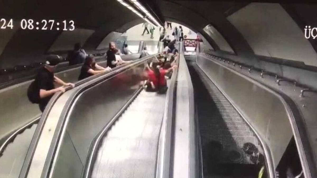 İzmir Metro'sunda yürüyen merdiven bir anda ters yönde hareket etti: O anlar kamerada