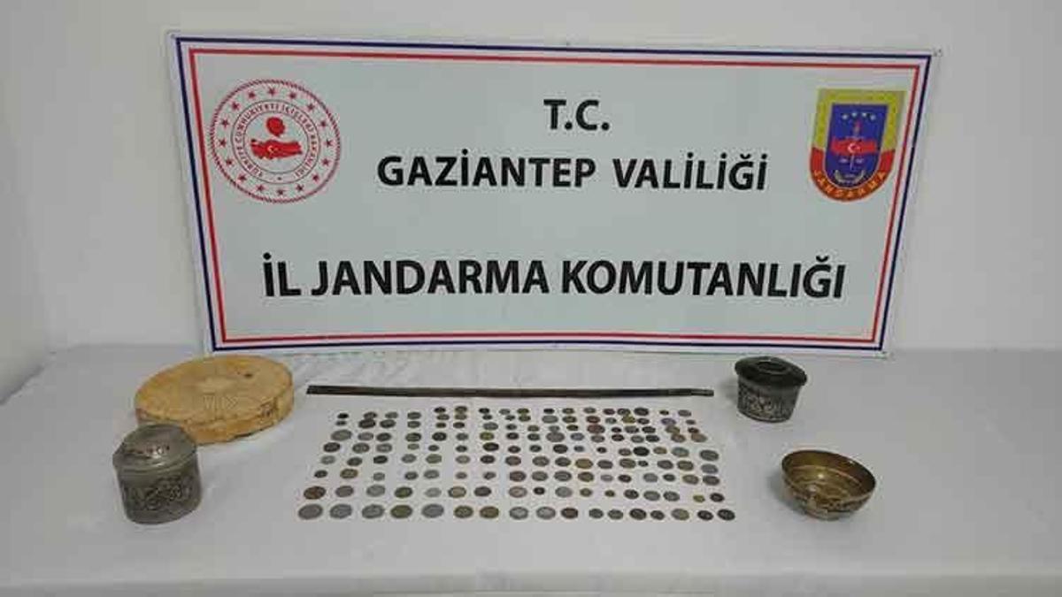 Gaziantep'te tarihi eser kaçakçılığı: 154 sikke ele geçirildi
