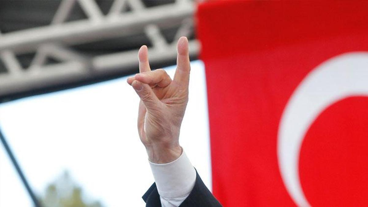 BOZKURT İŞARETİ TARİHİ | Bozkurt işaretinin anlamı nedir, bozkurt işareti ne demek? Bozkurt sembolü ne zaman çıktı, Atatürk bozkurt işareti yaptı mı?