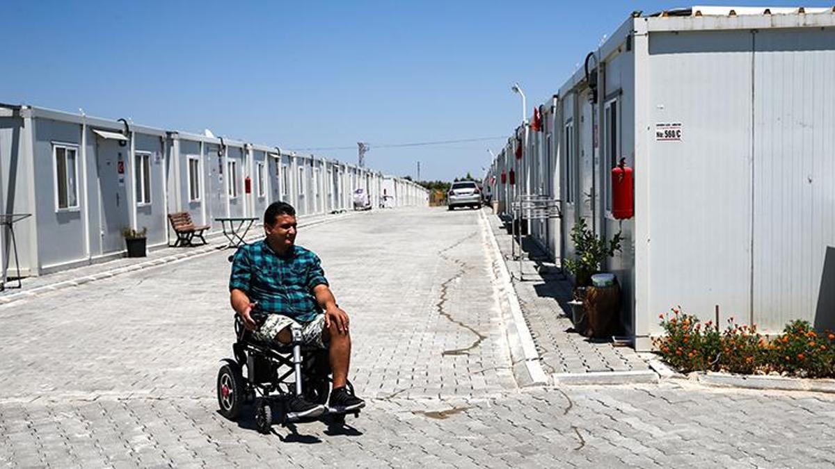 Depremden 149 saat sonra enkazdan çıkarıldı, Adana'da yaşamını protez bacağıyla sürdürüyor