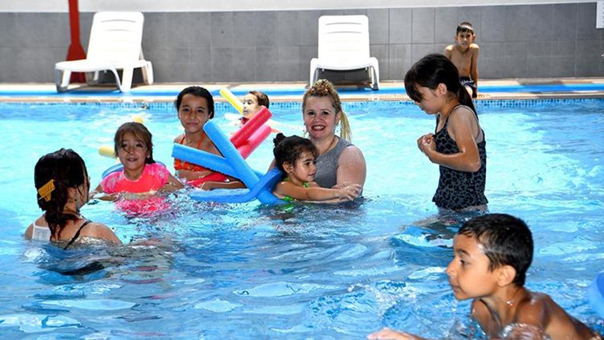 Çukurova'da yüzmeye engel yok! Çevre illerden de geliyorlar
