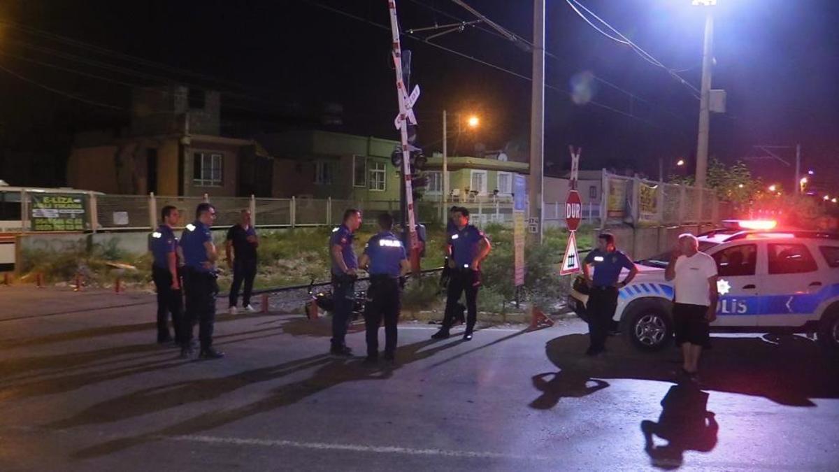 Polisin 'dur' ihtarına uymayan motosiklet sürücüsü yük trenine çarptı