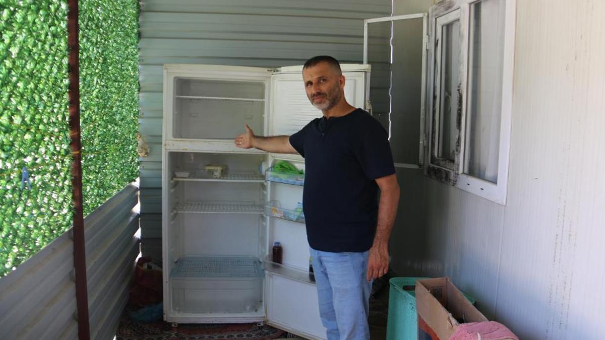 Depremzede ailenin buzdolabındaki malzemeleri çaldılar