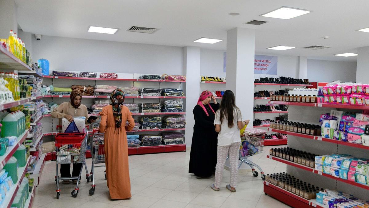 Bornova'da ilk Kent Market kapılarını açtı
