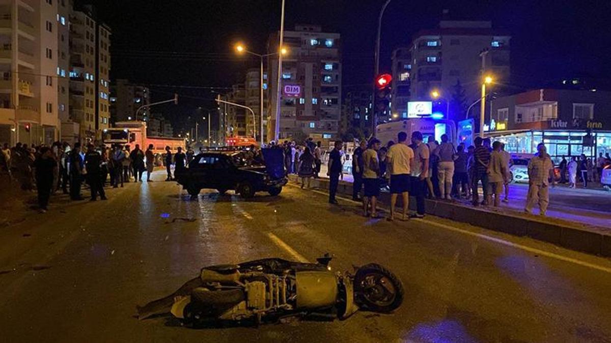 Adana Kozan'da motosiklet ile otomobil çarpıştı: 7 yaralı