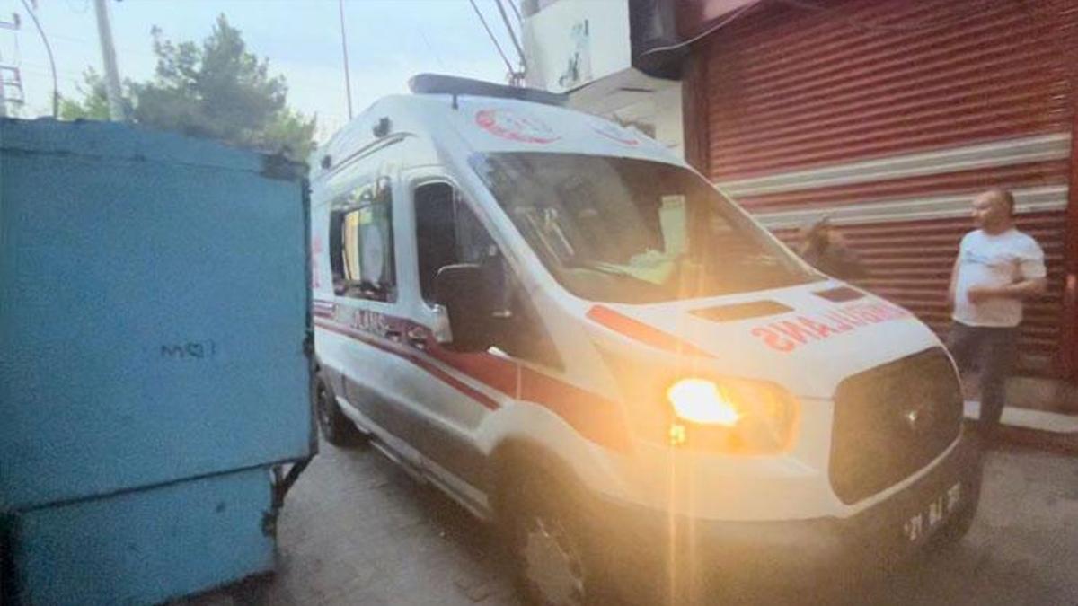Diyarbakır'da sağlıkçılar iki grubun silahlı kavgasının arasında kaldı