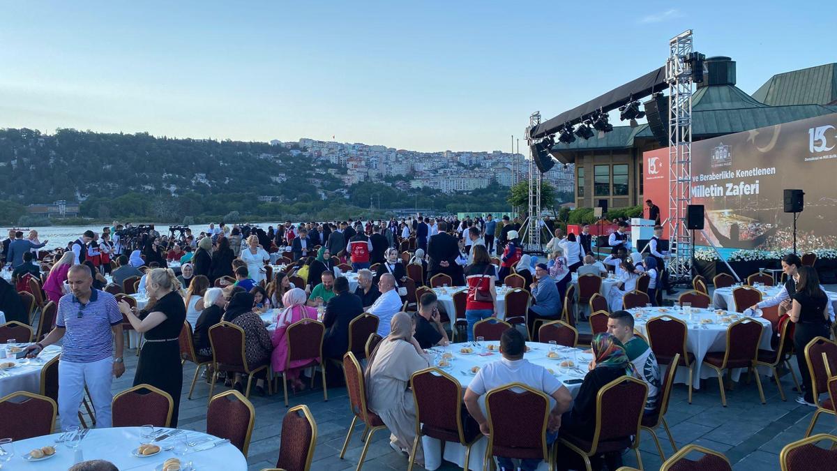 İstanbul Valiliği 15 Temmuz şehitlerinin aileleri ve gaziler onuruna yemek verdi