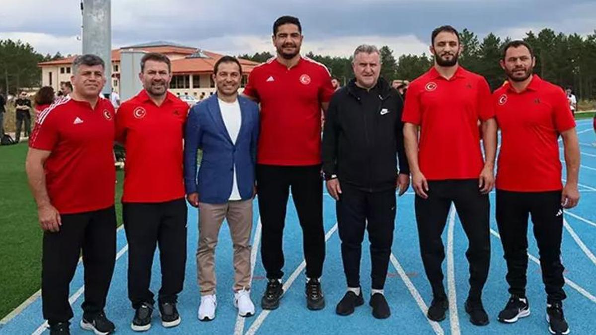 Bakan Bak Olimpiyatlara hazırlanan sporcuları ziyaret etti