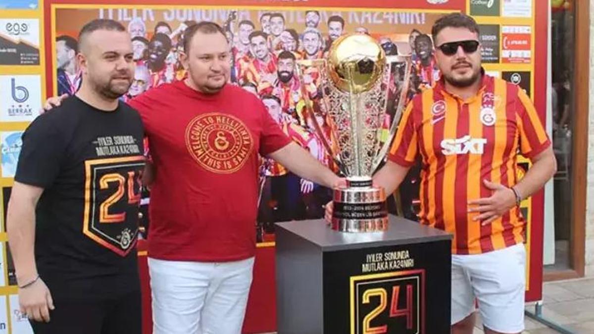 Galatasaray'ın şampiyonluk kupası taraftarlarla buluştu