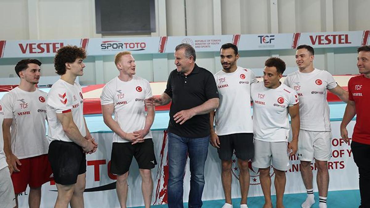 Bakan Bak'tan Paris Olimpiyatlarına hazırlanan sporculara destek ziyareti