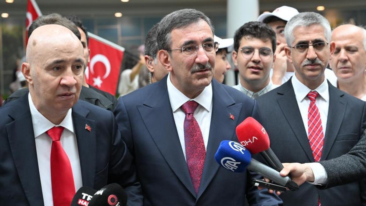 Cumhurbaşkanı Yardımcısı Yılmaz: Milletimiz bağımsızlığımıza vurulmak istenen zincirleri kırmıştır