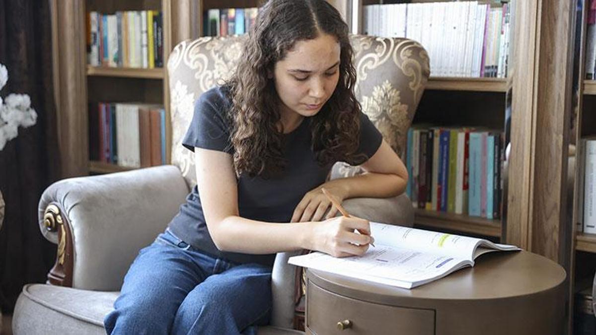 YKS dördüncüsü Gaziantep'ten çıktı! Ayşe Tuğçe Tepe hedeflerini anlattı