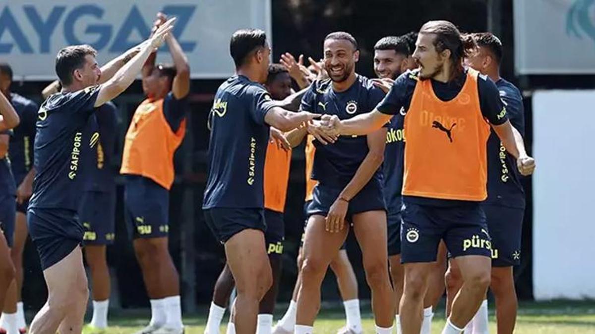Fenerbahçe'de Cenk Tosun ilk antrenmanına çıktı