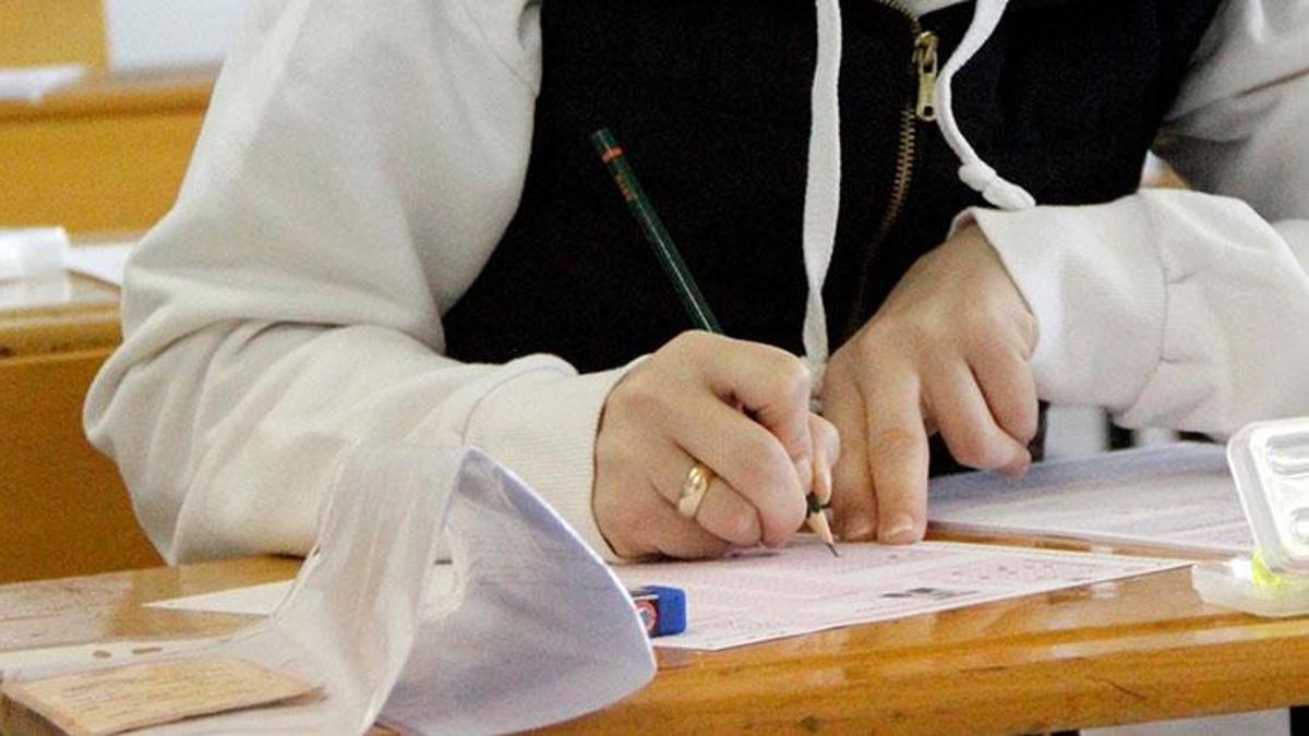 Lisans mezunu ortaöğretim KPSS’ye girebilir mi? Lisans mezunu ortaöğretim kpss puanını kullanabilir mi?