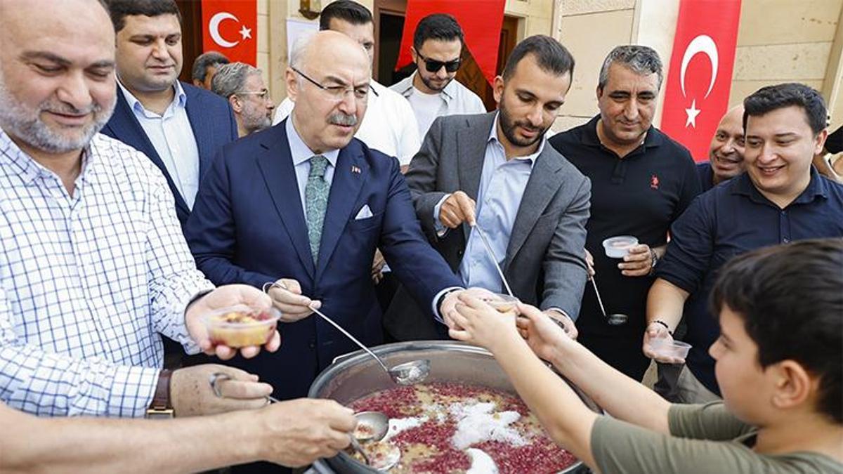 Vali Köşger aşure etkinliğine katıldı