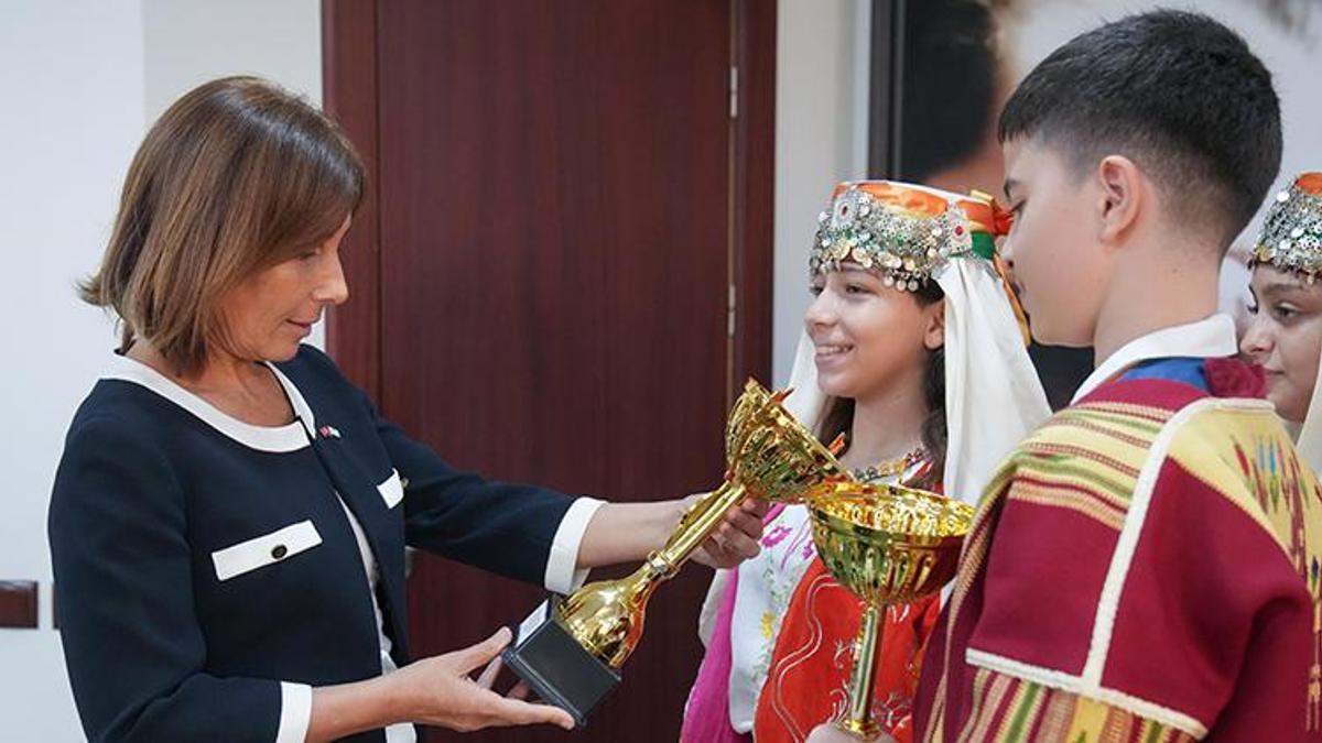 Adana Seyhan Belediyesi halkoyunu ekibinden çifte başarı