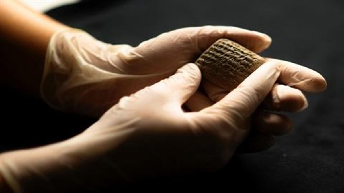 Hatay'da Geç Tunç Çağı'na yeni bir bakış açısı sunulacak tablet bulundu