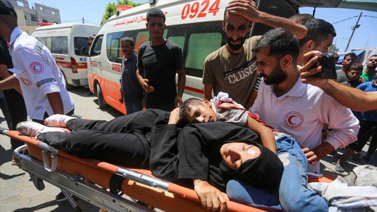 Gazze'de katliam yapan İsrail ordusu Bureyc Mülteci Kampı'na saldırı düzenledi