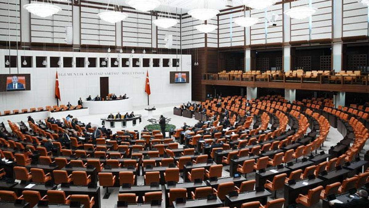 En düşük emekli aylığının 12 bin 500 lira olmasını öngören madde TBMM'de kabul edildi