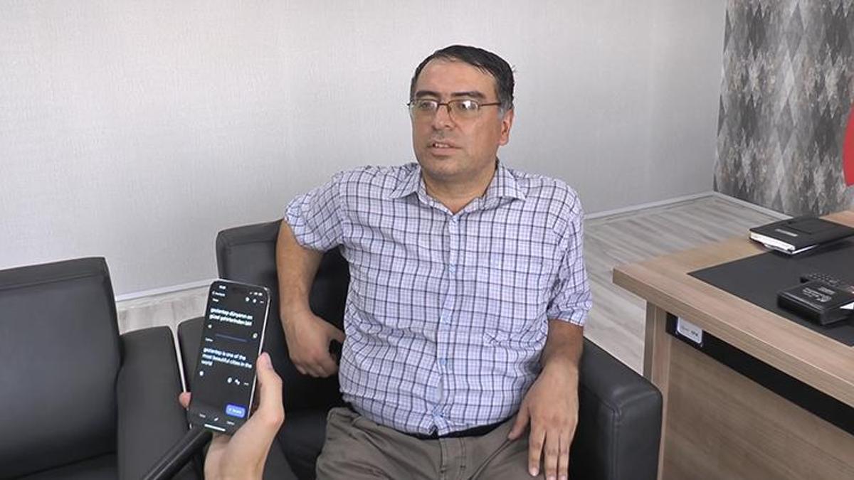 Komşusundan aldığı masal kitabı ile 68 dil öğrendi
