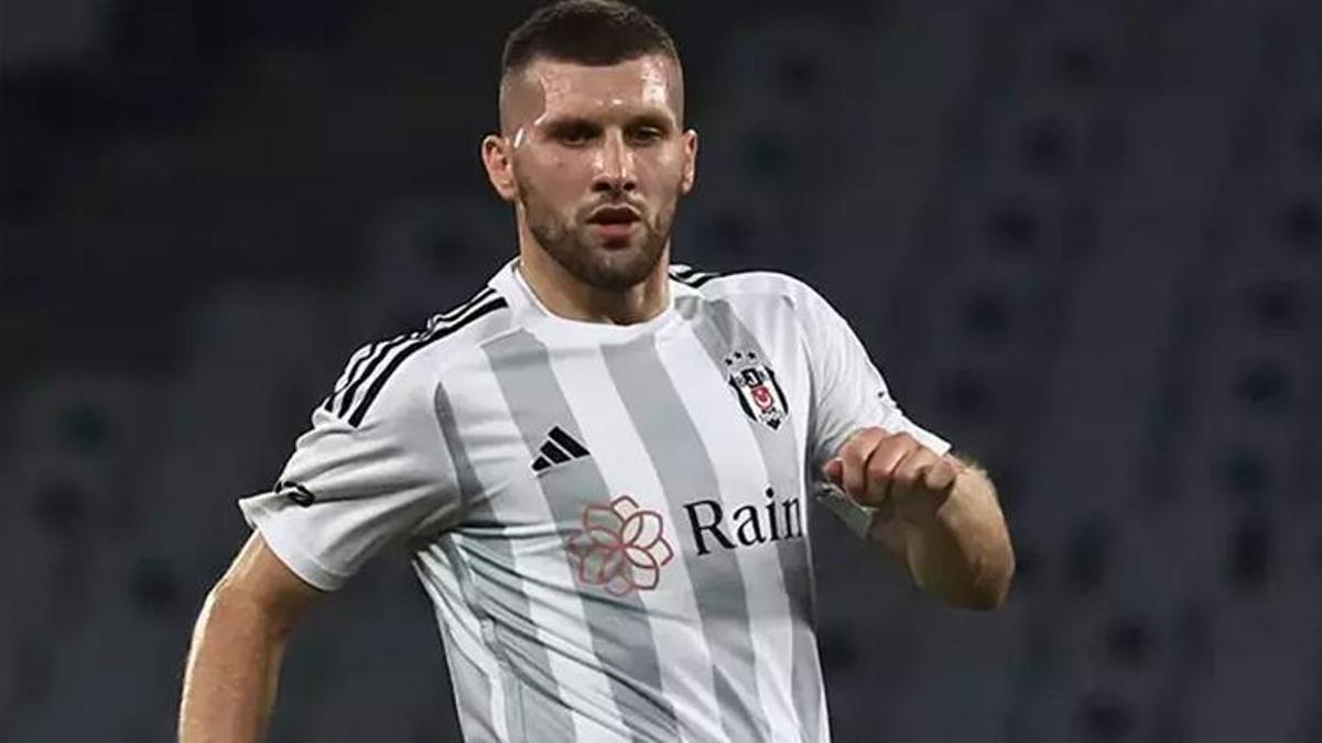 Beşiktaş'ta Ante Rebic ve Ajdin Hasic'in sözleşmeleri feshedildi