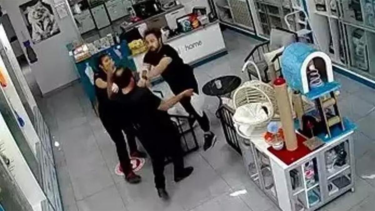 Bozuk para yüzünden dayak yiyen veterinerin yeni görüntüleri ortaya çıktı