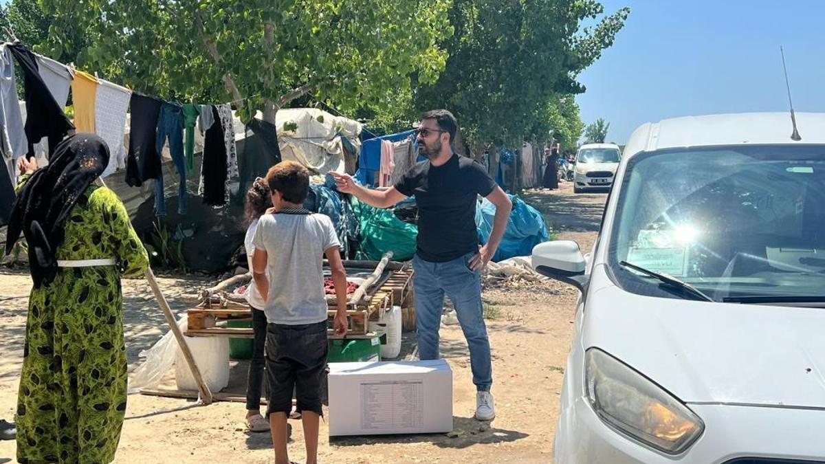 Yüreğir Belediyesi'nden mevsimlik işçi kadınlara hijyen kiti