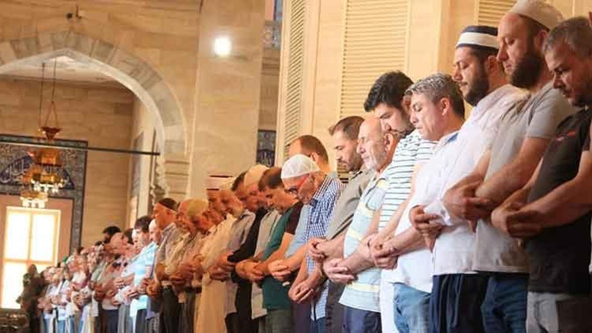Adana'da suikaste uğrayan Haniye için gıyabi cenaze namazı