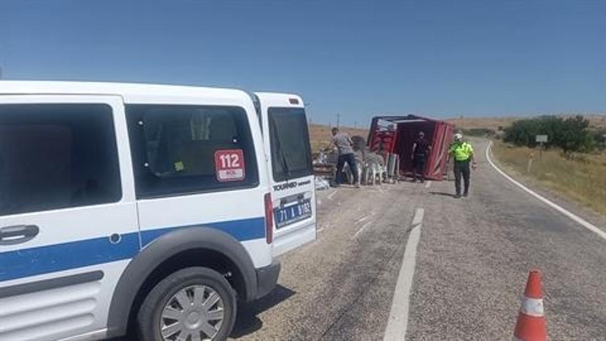 Kırıkkale'de kamyonet devrildi: 8 yaralı