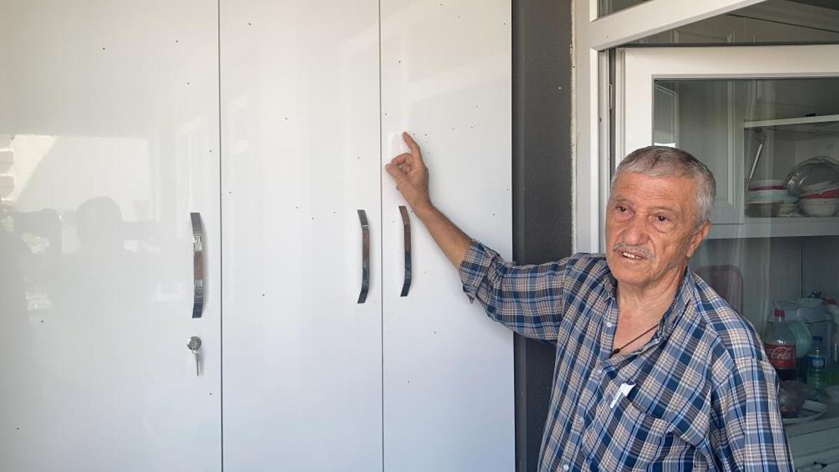 Balkonda otururken kafasına saçma isabet etti!