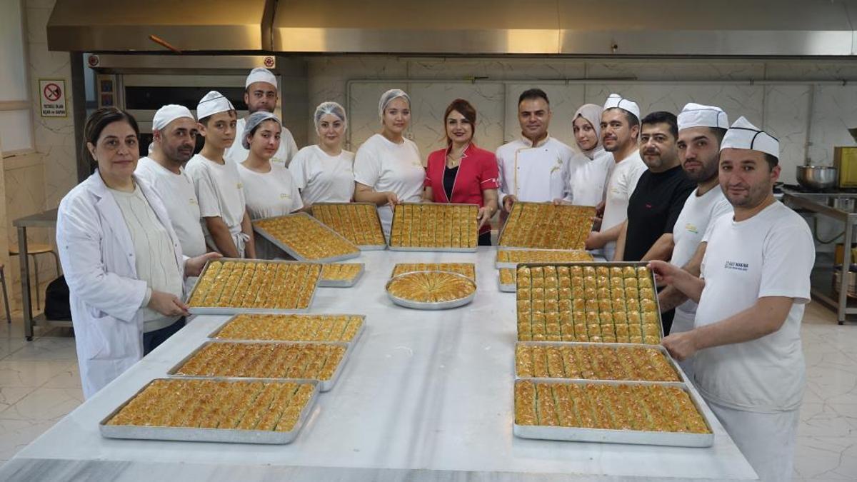 Baklavaya kadın eli değdi: Baklava akademisinde kadın ustalar yetiştiriliyor