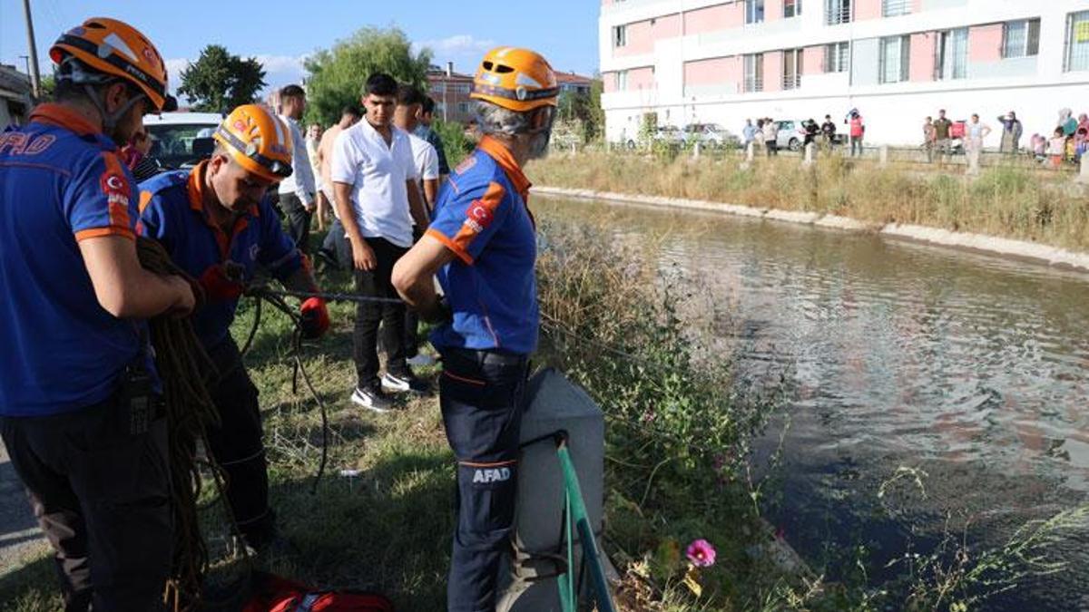 Sulama kanalına düşen çocuğu kurtardıktan sonra akıntıya kapılan kişi aranıyor