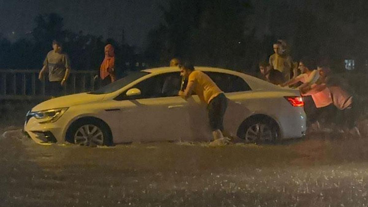 İki ilde sağanak sele neden oldu