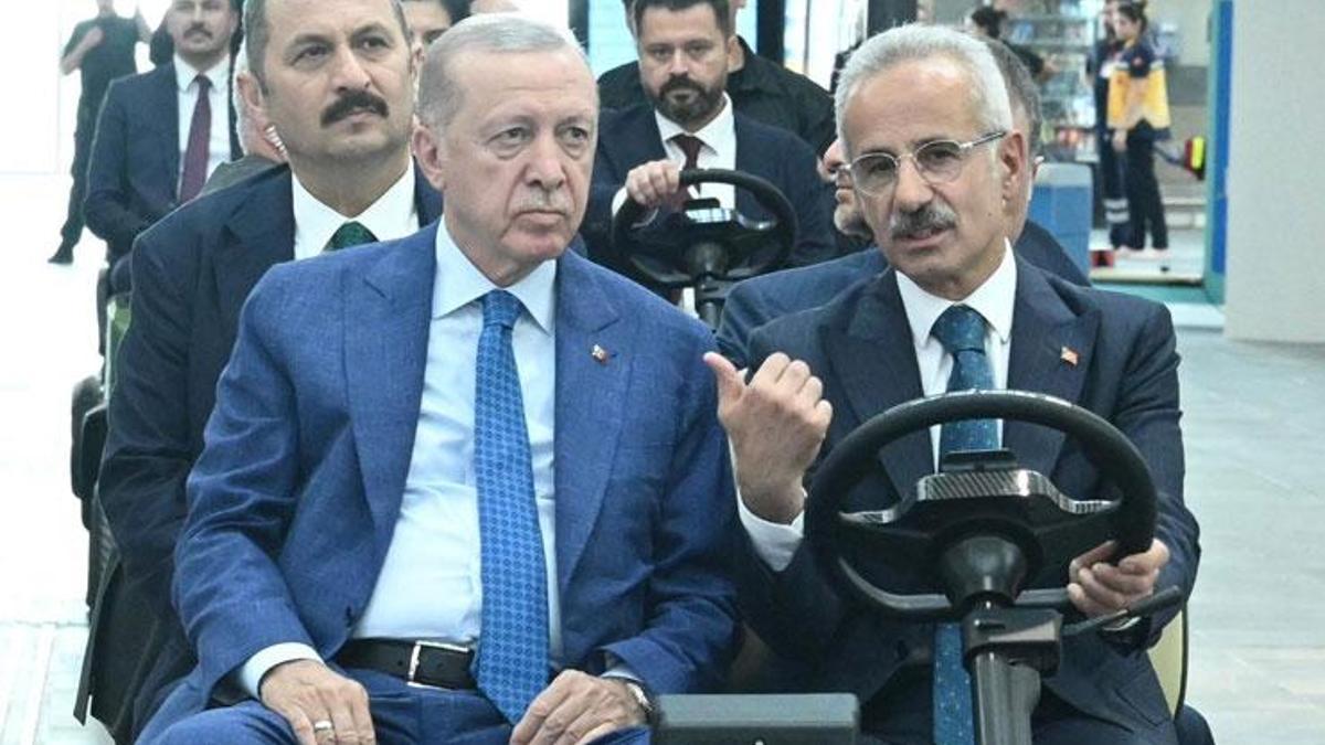 Cumhurbaşkanı Erdoğan, Çukurova Uluslararası Havalimanı'nda incelemelerde bulundu