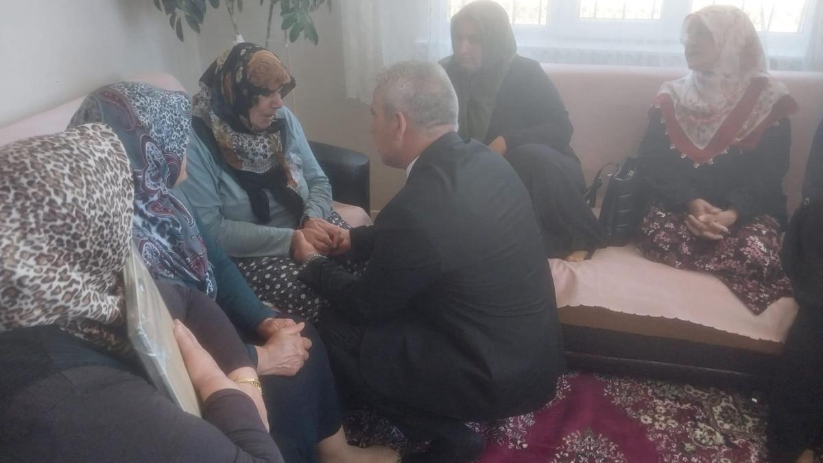 Şehit aileleri, şehit Astsubay Çavuş'un ailesini ziyaret etti