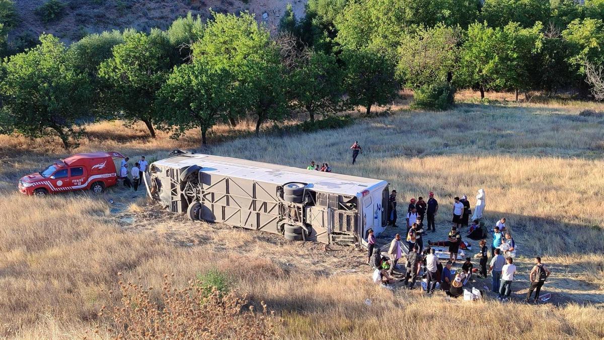 Malatya'da yolcu otobüsü devrildi; 3'ü ağır 22 yaralı
