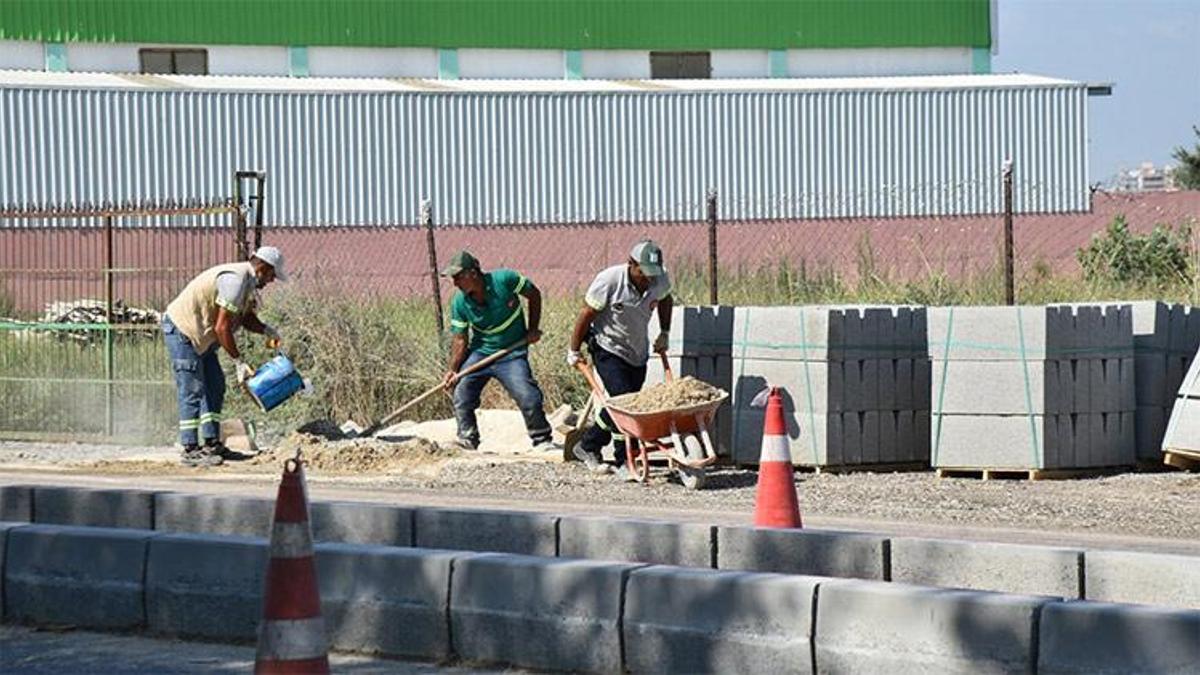Adana Ceyhan'da duble yol çalışması devam ediyor