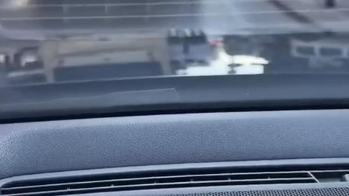 İstanbul - Zeytinburnu'nda patenli gençlerin tehlikeli yolculuğu