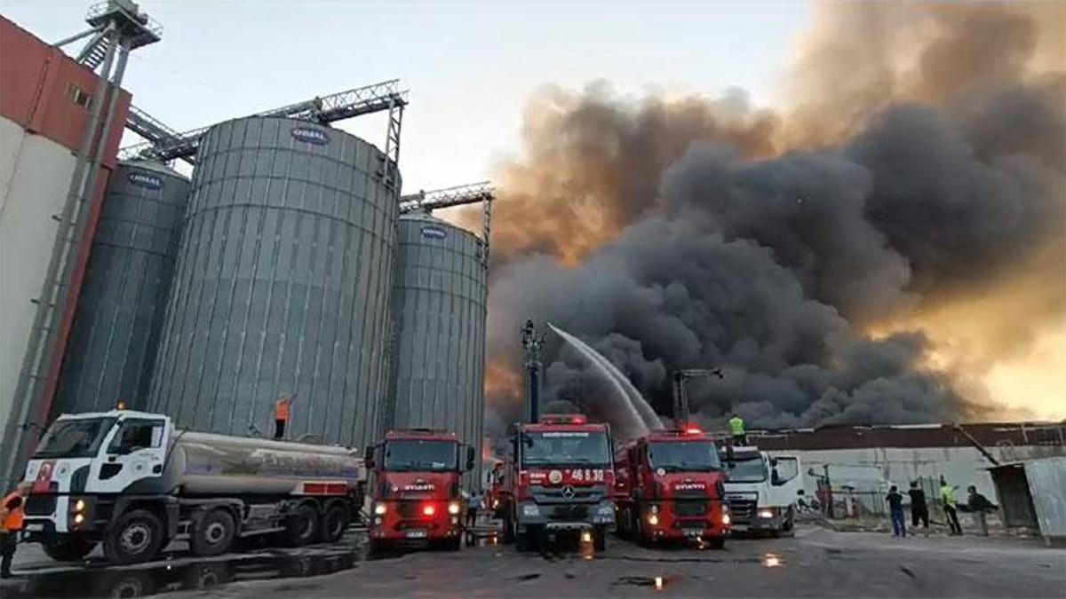 Gaziantep'te fabrika yangını! Müdahale sürüyor