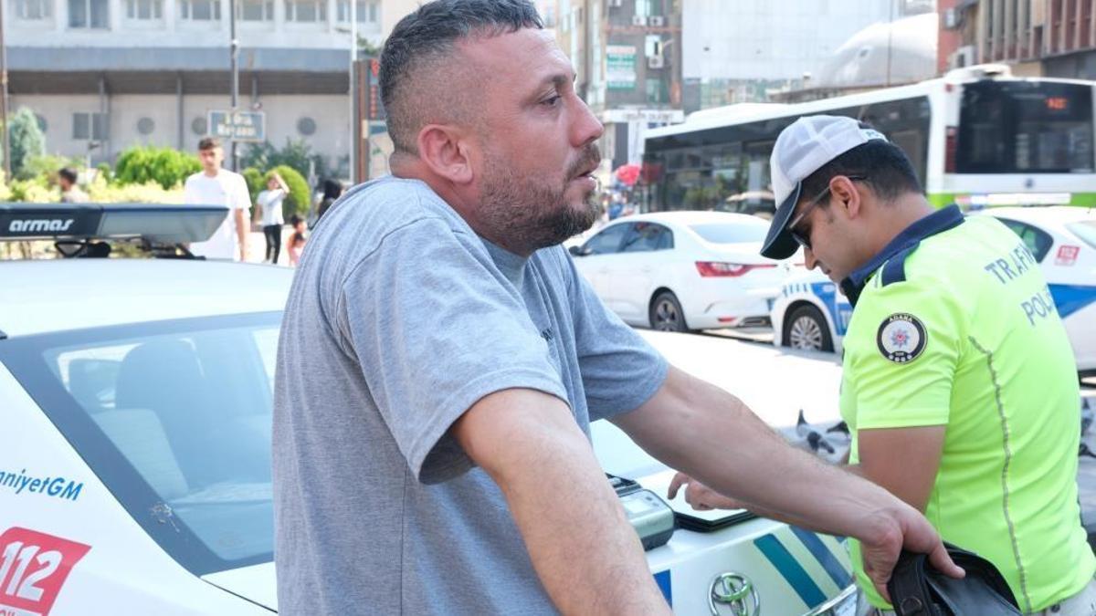 Gereksiz yere korna çalan dolmuş şoförü isyan etti! Diğer sürücüleri polise şikayet etti