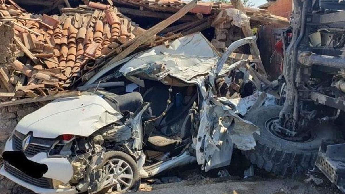 Orman yangınına müdahaleye giden arazöz, otomobilin üzerine devrildi: 3 yaralı