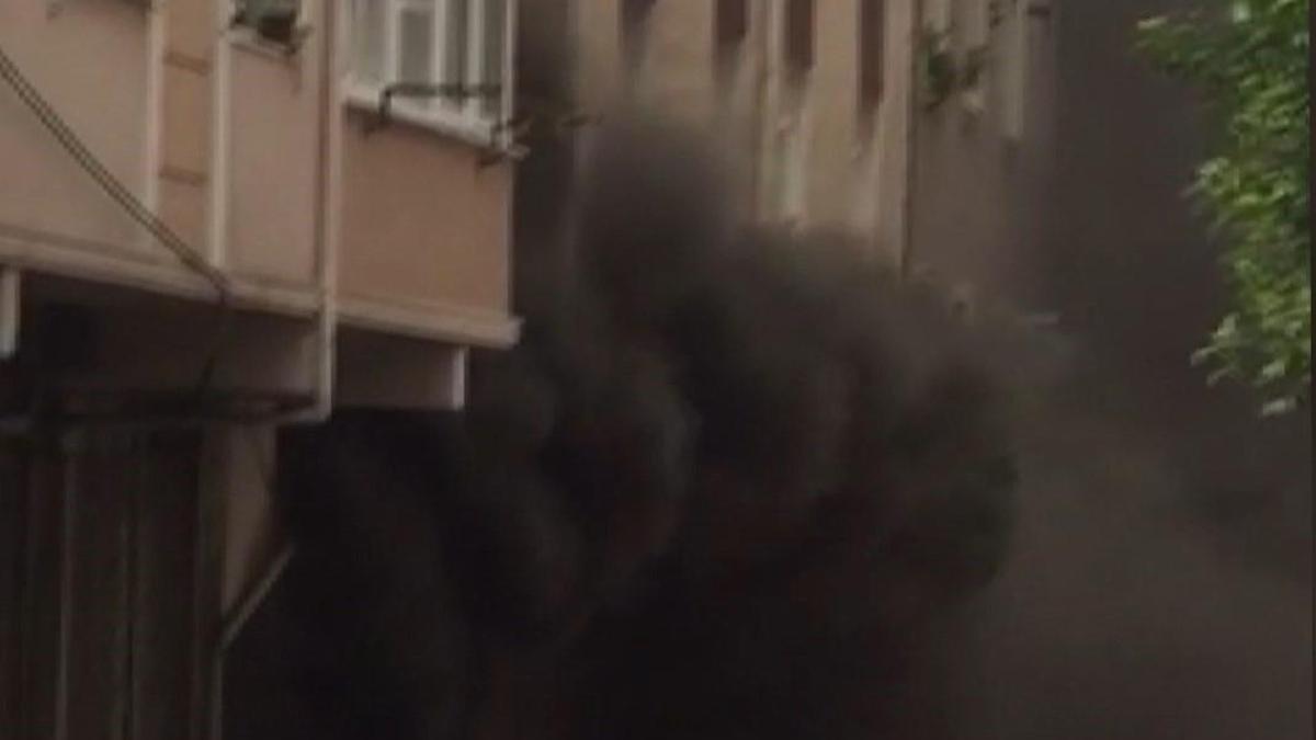 Bahçelievler'de marangozhane yangını: Panik anları kamerada