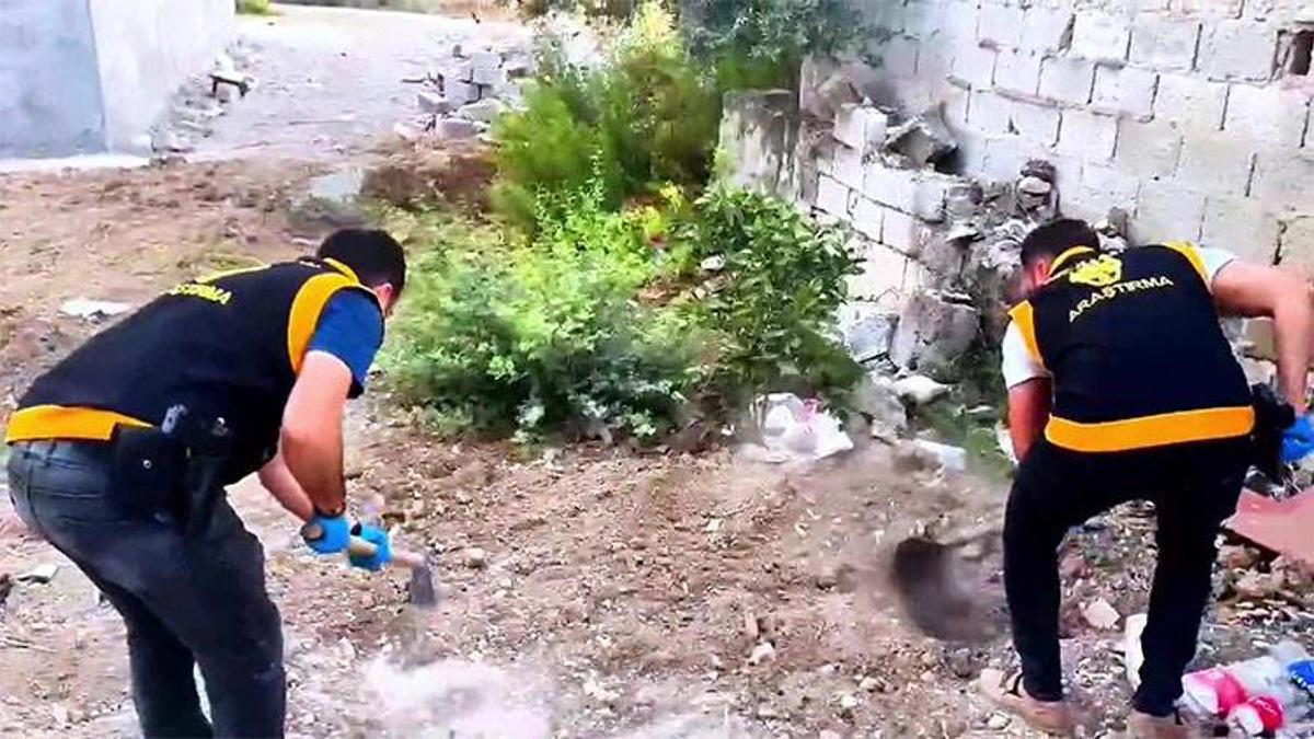 Adana'da toprağın altından cephanelik çıktı