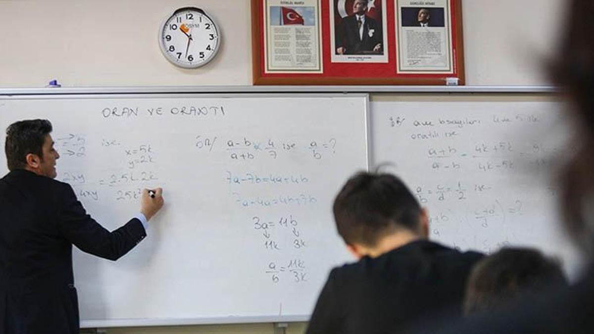 30 Ağustos ek ders ücreti ödenir mi, resmi tatillerde öğretmene ek ders verilir mi? Ek ders hangi tatillerde kesilmez?
