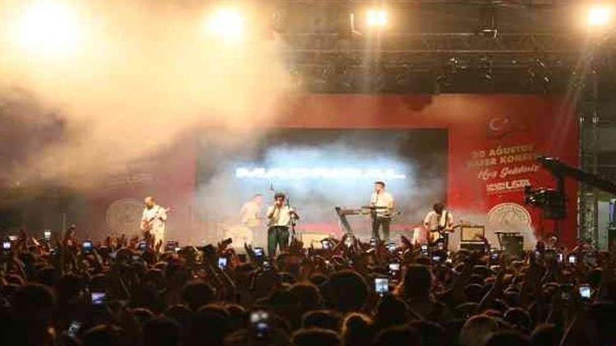 🗓 30 Ağustos konser 2024 takvimi! Ankara, İstanbul, İzmir, Bursa, Antalya 30 Ağustos konserlerine kim çıkacak? 30 Ağustos'ta kimin konseri var? 30 Ağustos ücretsiz konserler 2024